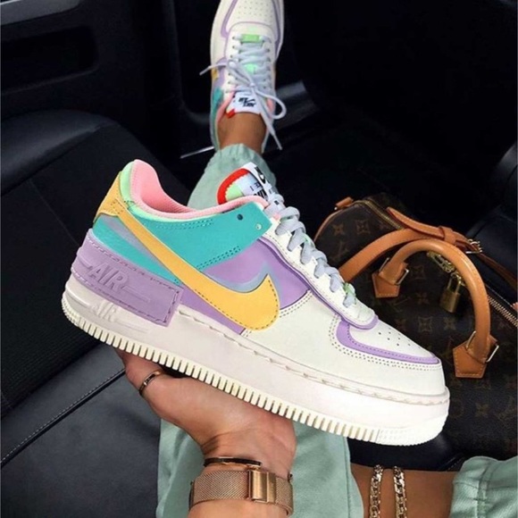 Nike - Picture 8 of 9